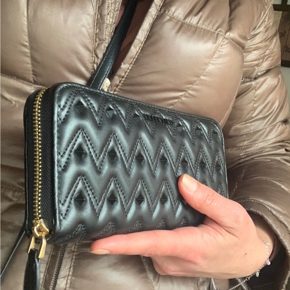 SALE🔥Authentic VALENTINO ROCKSTUDS spikes Quilted leather LG zip around wallet - Picture 4 of 16